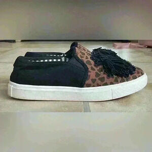 Betsy Johnson Dahni black, leopard slip on sneaker with Pom Pom; size 6.5